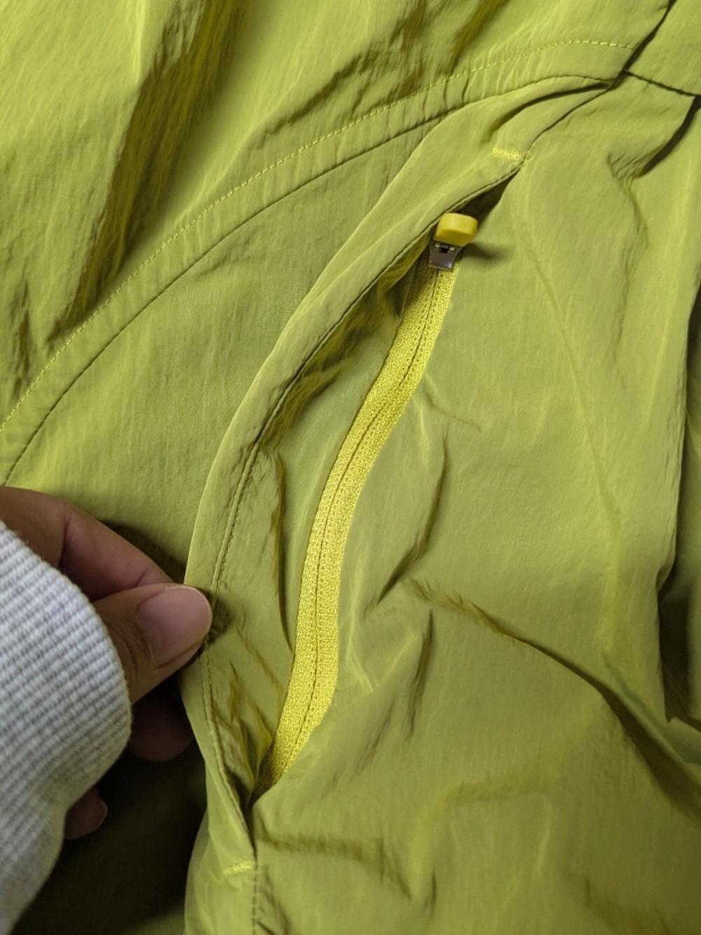 Lululemon Lightweight Hooded Jacket - Size 4 - Picture 5 of 16